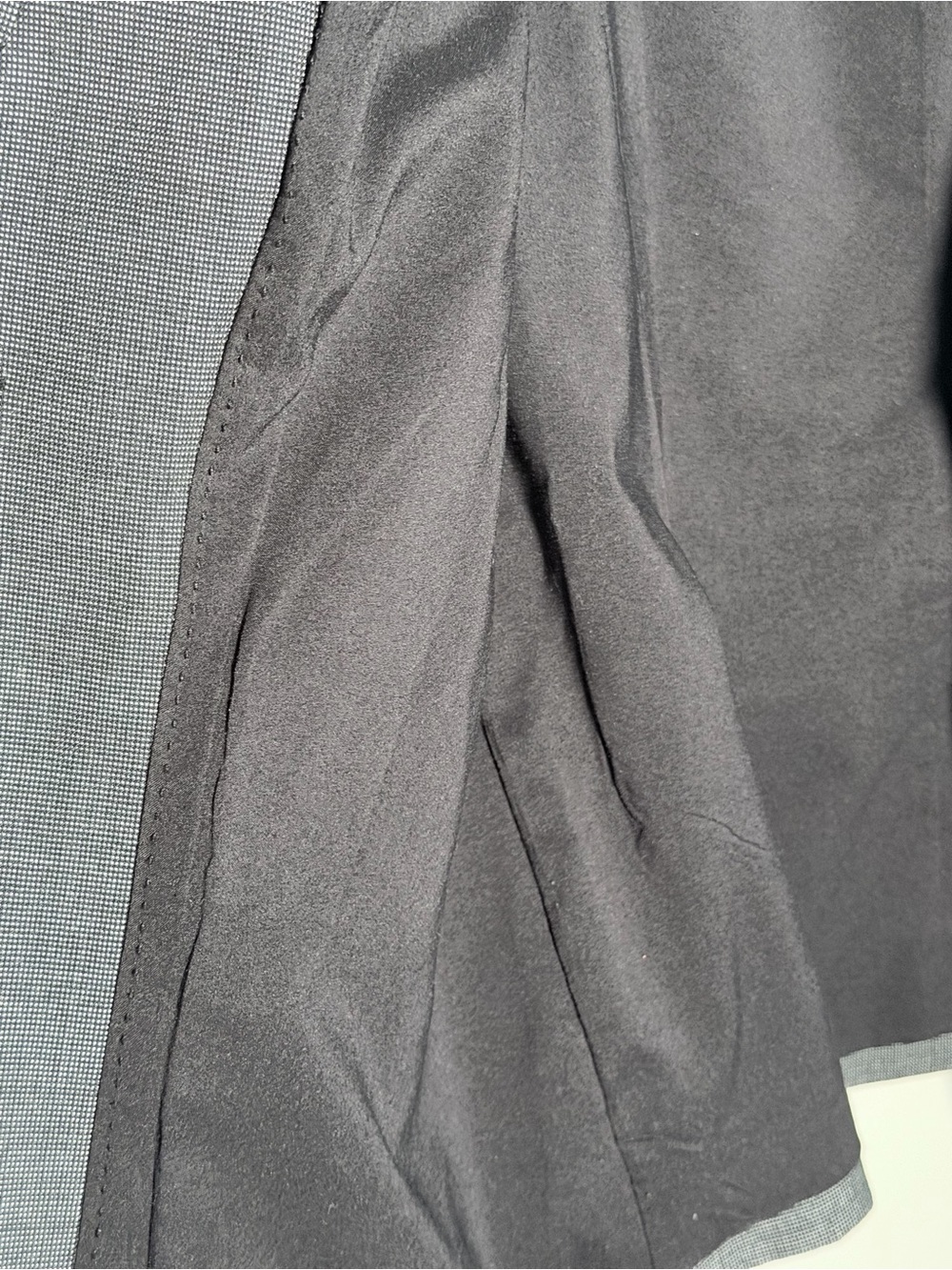 Classiques Entier Gray Two-Button Tailored Blazer - Picture 10 of 11